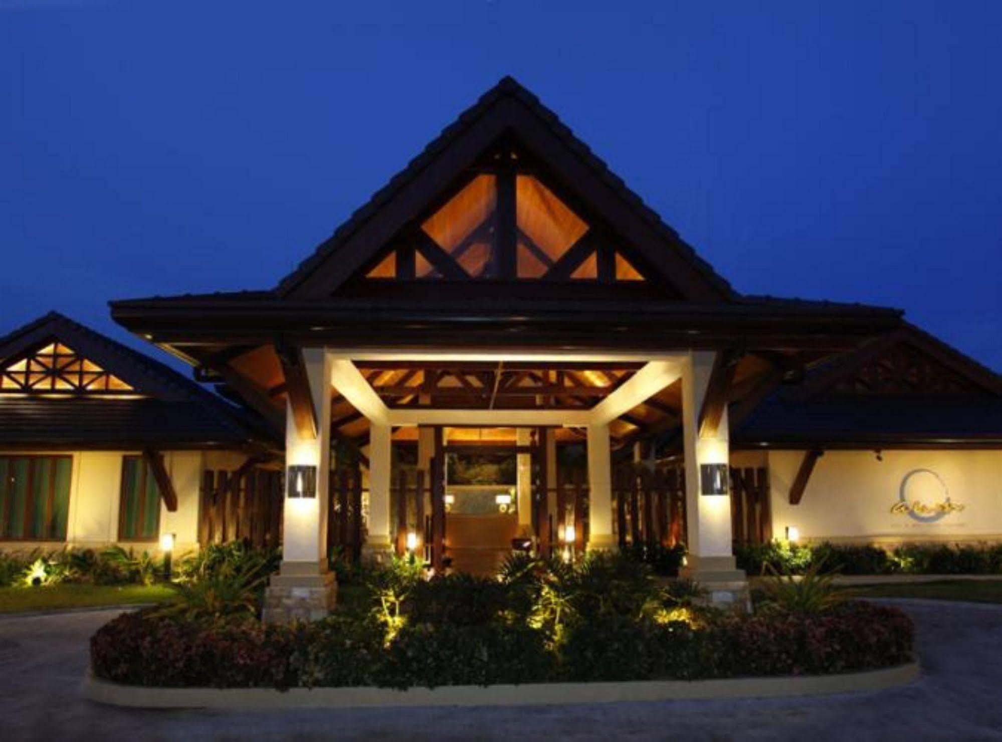 Crimson Resort And Spa - Mactan Island, Cebu Lapu-Lapu City Dış mekan fotoğraf